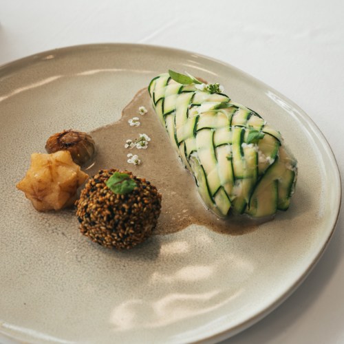 Ballotine de dinde tressée, cromesquis de cuisse et d’abats aux saveurs asiatiques